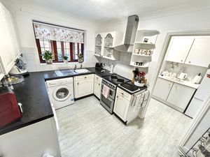 Kitchen- click for photo gallery